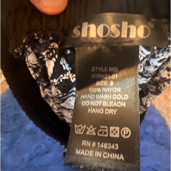 fan Womens Blk and white pants. Elastic ankle and waist band with draw string - Picture 4 of 4